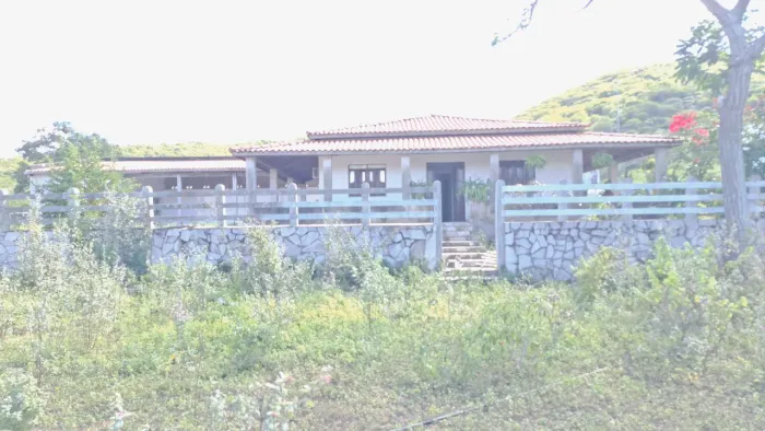 Muito boa fazenda com sede, curral completo, poço artesiano e aguadas Serra Pretas