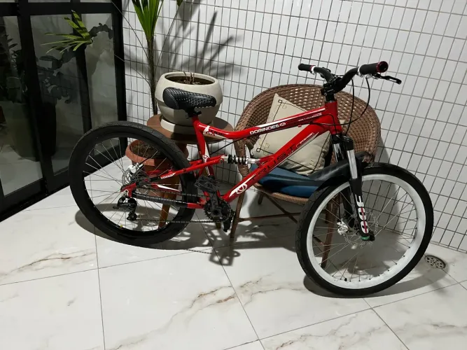 Bicicleta aro 26 9 velocidades freio hidráulico shimano