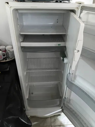 Vendo geladeira funcionando perfeitamente 