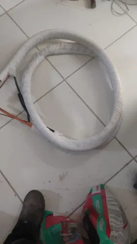 Vendo duas pre estalaçao de ar condicionado de 1/2.1/4.medindo 3 metros cada.