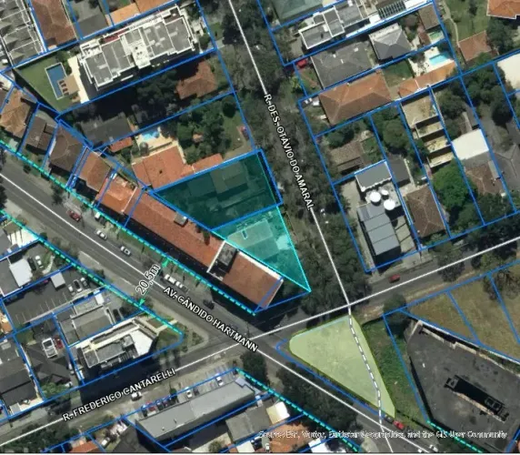 Terreno para venda com 715 metros quadrados em Mercês - Curitiba - PR
