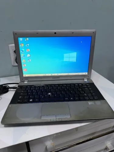Notebook Samsung RV411 AMD Radeon 4GB RAM HD 300GB com Teclado Externo