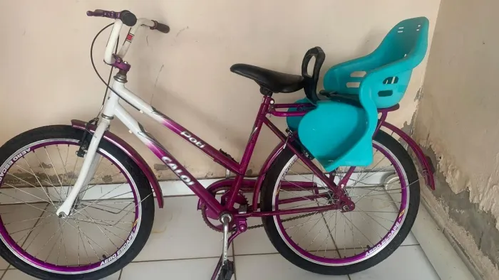 Vende-se Bicicleta Poti Caloi com cadeirinha