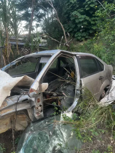 Vendo peças de fiesta sedan 2006 *consultar oque deseja*
