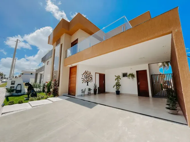 Belíssima Casa Alt0 Padrão 03 Suites + Edícula com 3 cômodos No Cond. Cajupiranga Clube