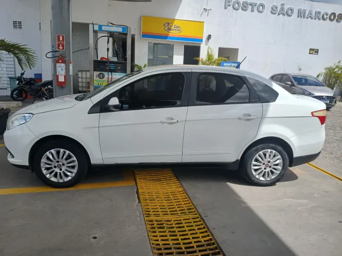 Fiat Grand Siena Tetrafuel 1.4 EVO F. Flex 8V 2015