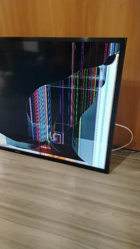 TV Samsung 43' com defeito