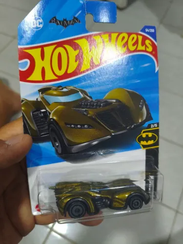 Hot Wheels Batman Arkham Ayylum Batmobile 54/250 HYX04