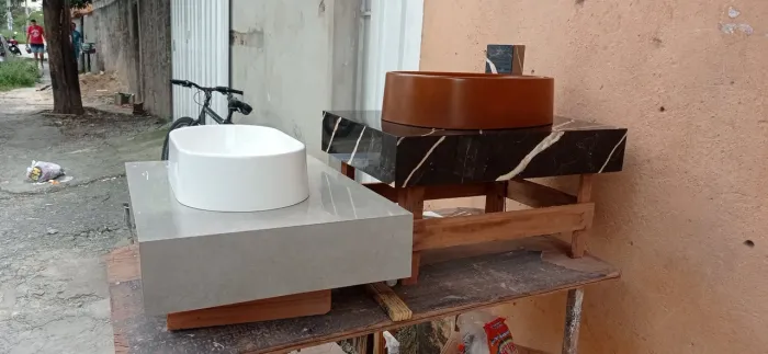 Bancada com cuba de apoio para banheiro e lavabo