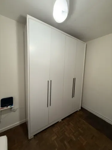 Guarda-Roupa 4 Portas Branco com Gavetas e Prateleiras - Espaçoso