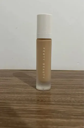 Base líquida soft matte Fenty Beauty