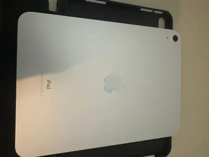 Apple iPad A2696 10ª Geração (64GB, Wi-Fi, Prata)