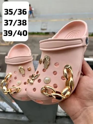 *CROCS CLASSIC*<br>*100% E.V.A* ?<br><br><br>COM BOTONS ?<br>Super confortável e flexível!<br><br>110,00