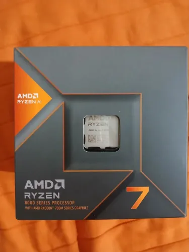 Processador Ryzen 7 8700G com cooler box