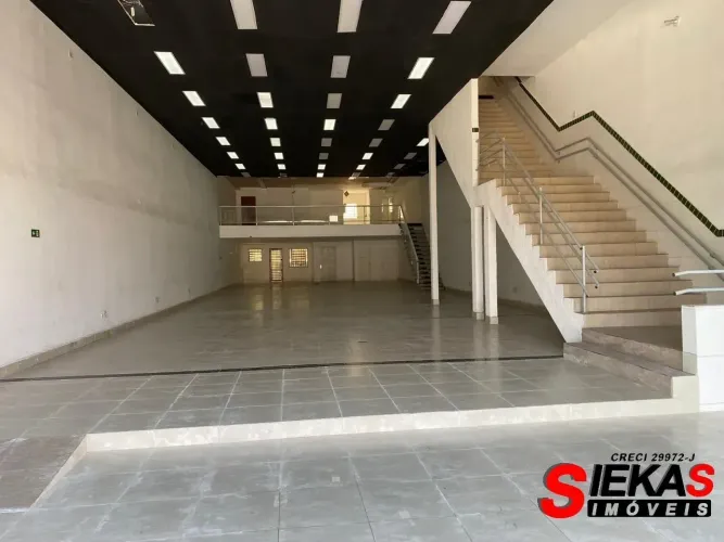 GALPÃO LOCAÇÃO ARTUR ALVIM LOCALIZAÇÃO PRIVILEGIADA DO BAIRRO 350m² COM 2 PAVIMENTOS