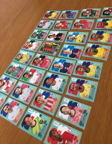 32 figurinhas da copa 