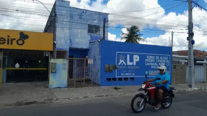 Prédio comercial no Cristo Redentor.