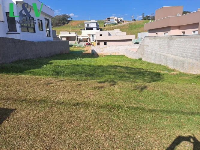 LINDO TERRENO EM CONDOMINIO FECHADO