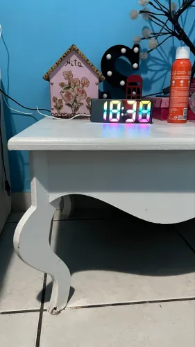 Mesinha branca pequena