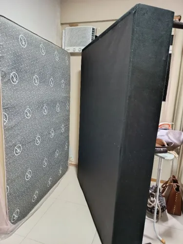 Cama semi nova