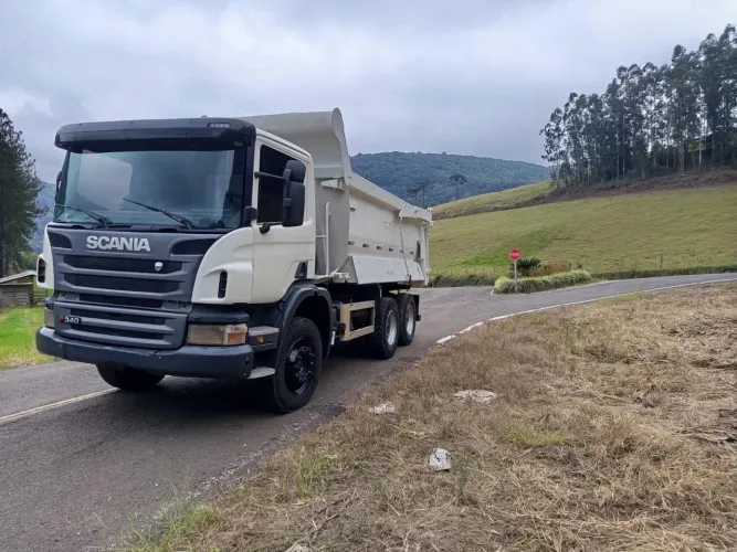 Vendo Caminhão Caçamba