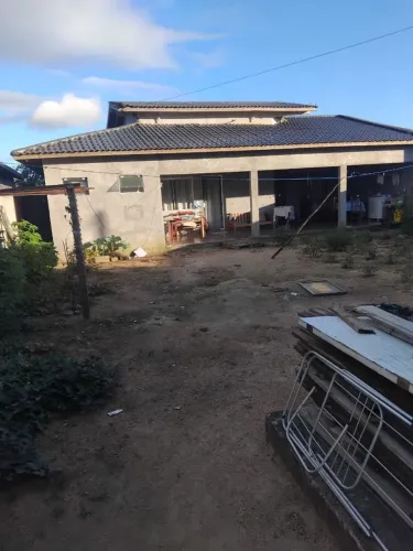 Alugo casa