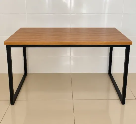 Mesa estilo industrial + 2 cadeiras