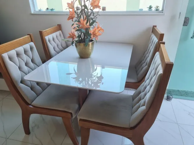 Mesa e cadeiras retro