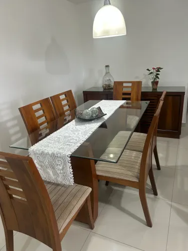 Sala de estar completa - mesa 6 lugares, sofá, rack e buffet