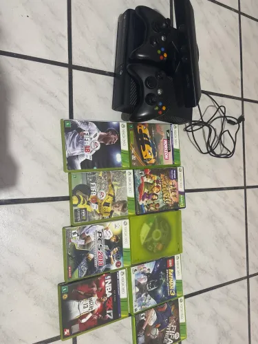 Xbox 360 mais kineck cabos 2 controles e 10 jogos