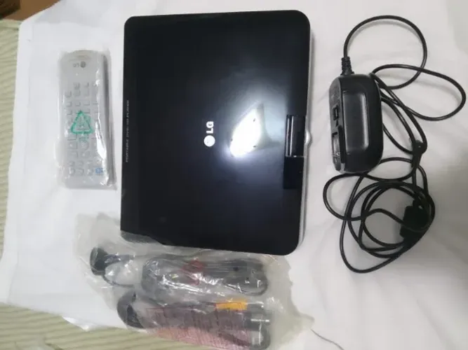 Portable cd / dvd player (Marca: LG)