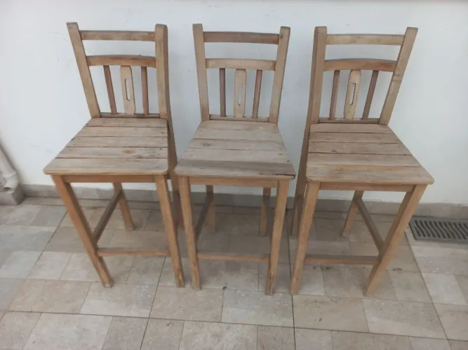 3 Banquetas Altas de Madeira