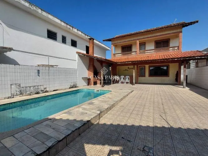 Sobrado com piscina e área gourmet à venda, 215 m² por R$ 740.000 - Solemar - Praia Grande