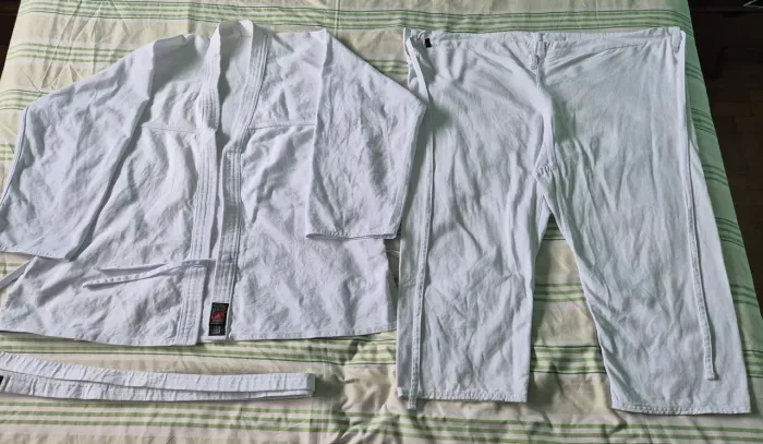 Kimono adulto branco da Kimonos Dojo semi novo