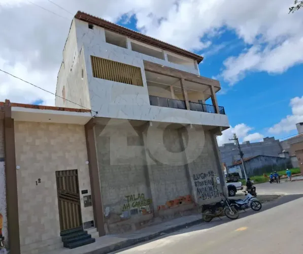 Apartamento no Centro de Nossa Senhora da Glória - 4 Quartos, Varanda e Área de Serviço