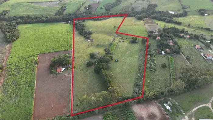 sitio com párea de 4,7 alqueires com ótima localização, e noa topografia