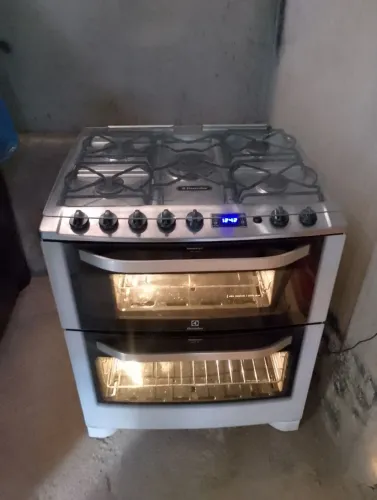 Fogão de cinco bocas dois fornos elétrico com lâmpada no forno