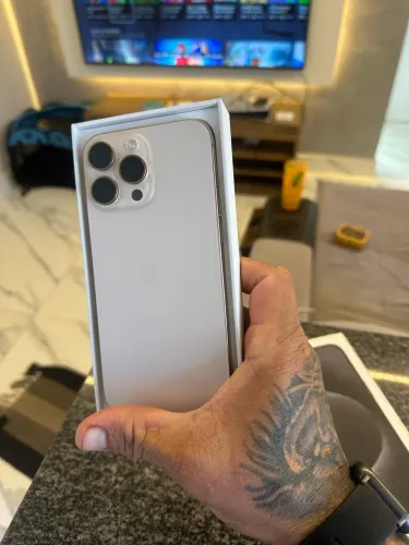 iPhone 16 pro Max 256 garantia da Apple ( aceito trocar em iPhone menor valor)
