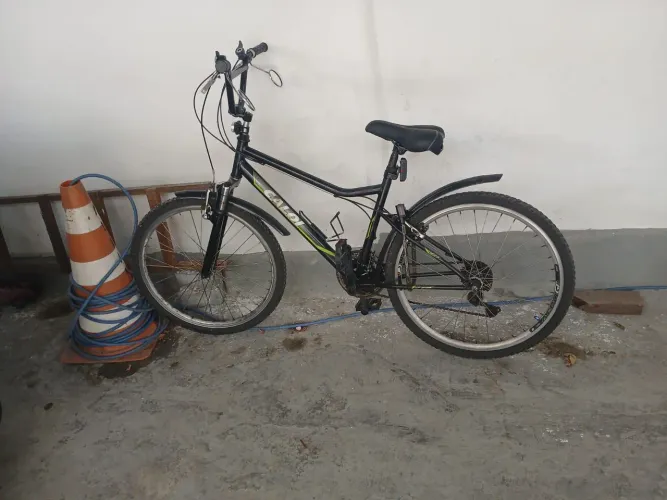 Vendo bicicleta ? caloi aro 26 cor preta jante aero com marcha o valor é R$500