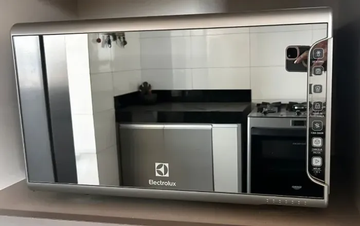 Micro-ondas MI41S 31L Espelhado Com Painel Integrado e Função Tira Odor Cor Inox Electrolu