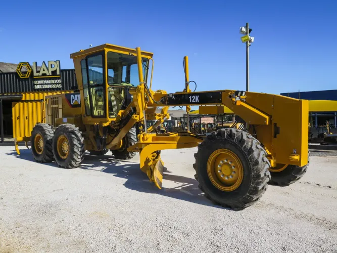 Motoniveladora CATERPILLAR 12K 2009 com 11.050h de operação