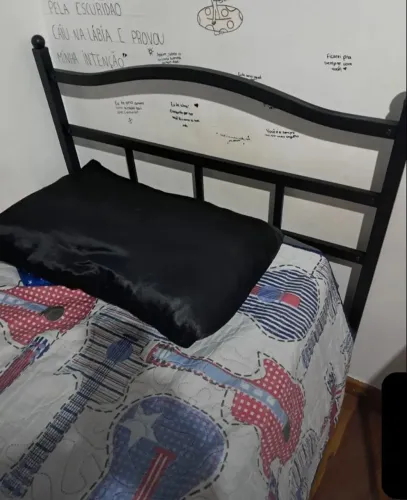 Estrutura de cama de solteiro