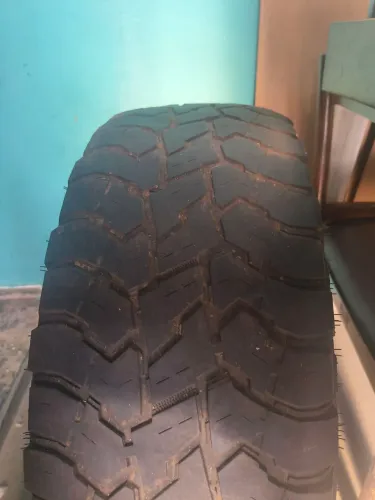 Pneus para caminhonete seminovos. 15 mil km rodados