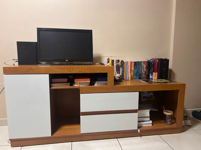 Rack grande para TV em MDF - ótimo estado