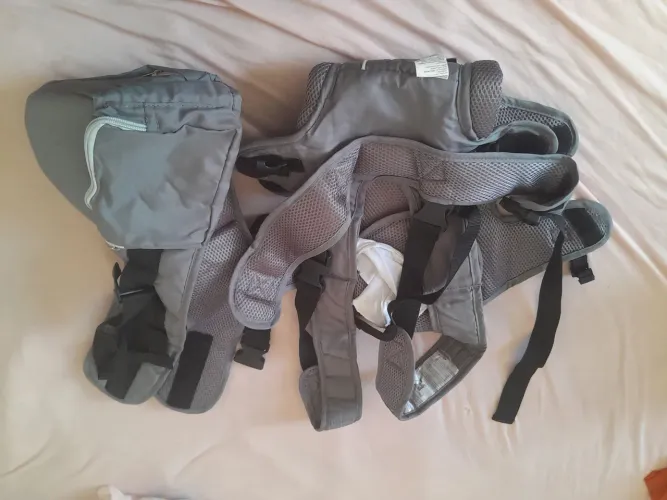 Vendo Canguru para carregar crianças.