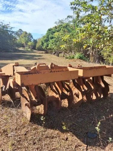 Vende-se grade Aradora Pesada