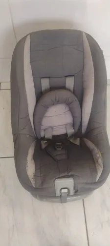 Vende-se uma cadeira de bebê