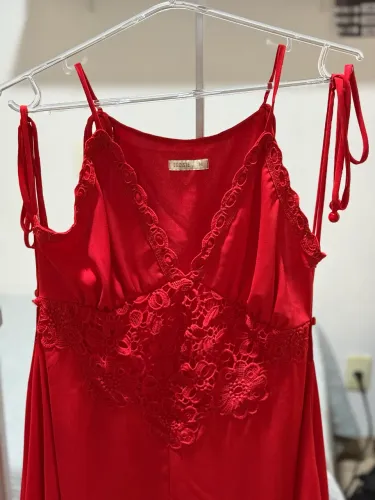 Vestido vermelho com renda