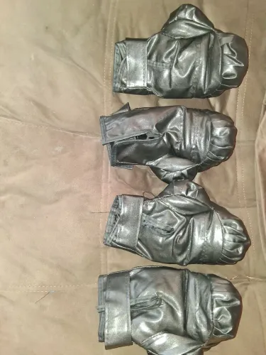 2 pares de luvas de boxe pretas