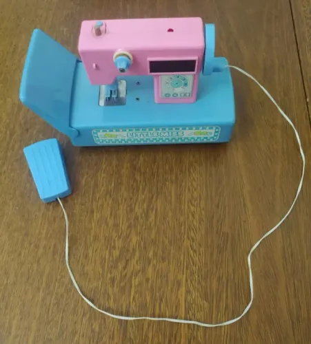Brinquedo Máquina de Costura Little Miss